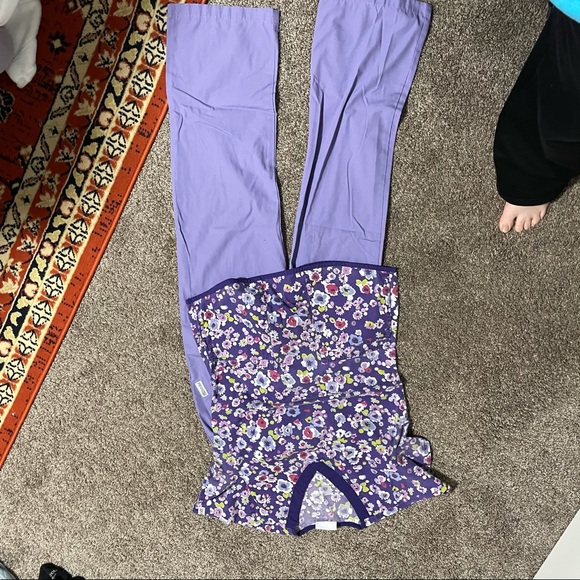 SCRUBS SET - 2 Pair - Picture 5 of 8